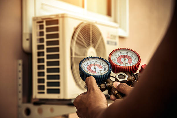 Professional Hvac technician working in Fullerton, NE